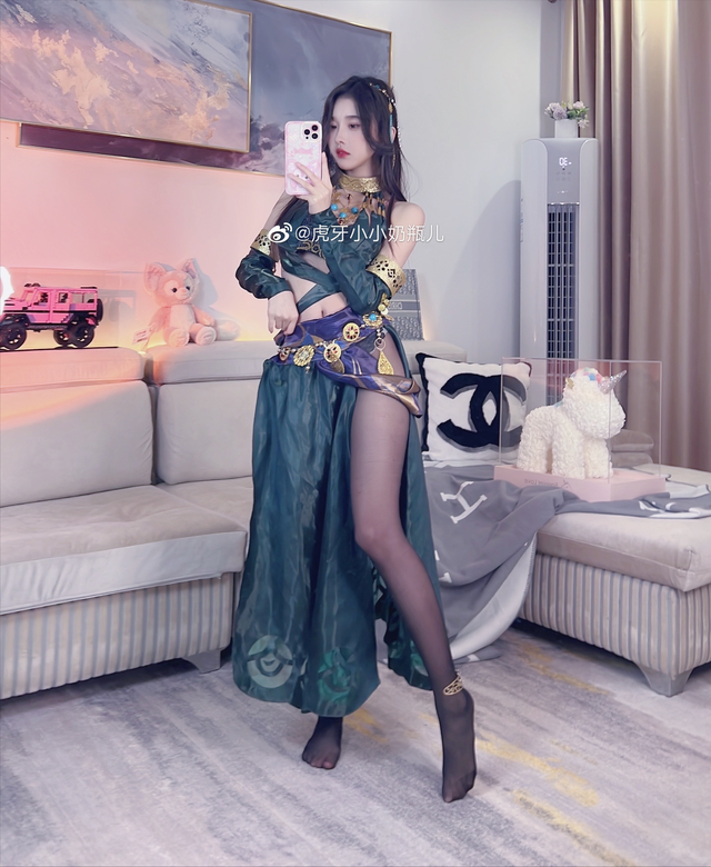 水友福利，主播直播COS迦南，网友直呼活菩萨