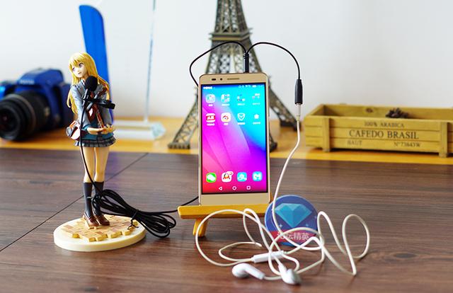 手机直播再添拾音神器，主播们外接手机专用领夹话筒成为时尚