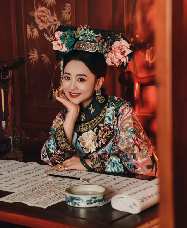 那些央视出品的女主持人有多绝!个个才貌双全,你最想娶哪一位?