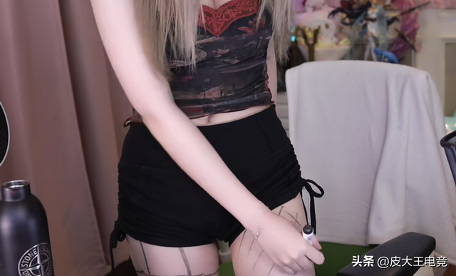 周淑怡某鱼最后一舞,直播间上演手绘丝袜,超管一次性扣除12分