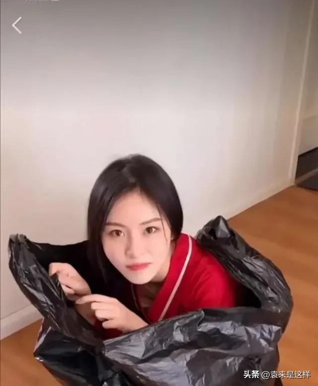 2024年2月，抖音粉丝量排名前十的博主分别是： 1