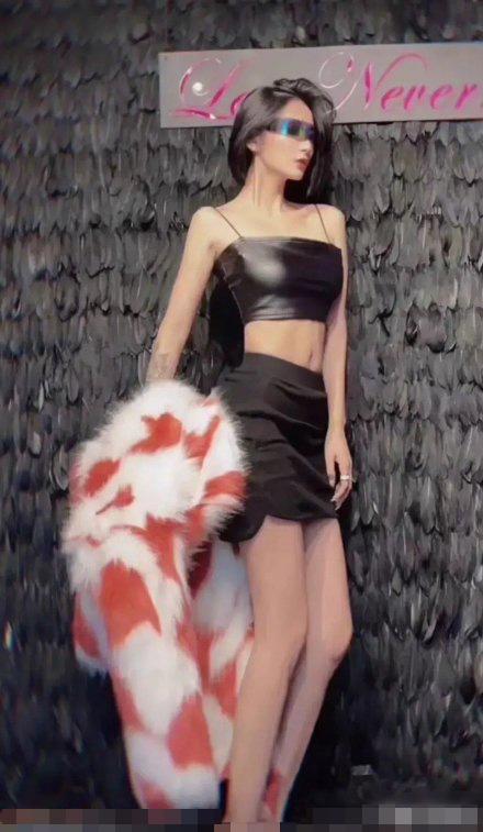 跟汪小菲连麦的女主播野鹿秋是谁？野鹿秋资料照片抖音号揭秘