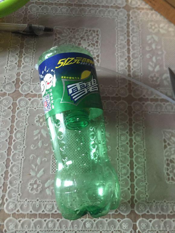 小池塘玩直播，教你怎么用可乐瓶抓黄鳝