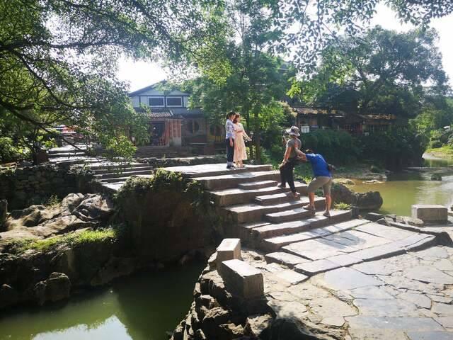 2020，我们行！广西云客户端联合14市主流媒体5G+VR直播迎两会促生产