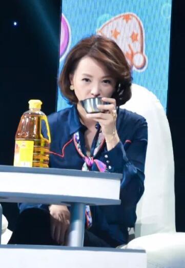 董卿白岩松鲁健章艳 央视主播们钟爱的护嗓“神器”