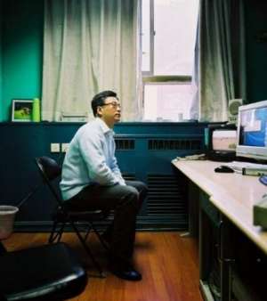 女主播章艳(董卿白岩松鲁健章艳 央视主播们钟爱的护嗓“神器”)