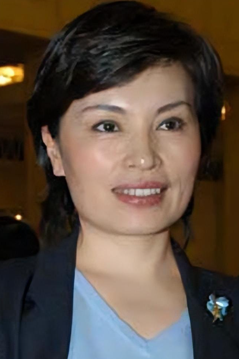 央视国脸李瑞英:稳坐主播28年,却因儿子坠楼,被批“六亲不认”