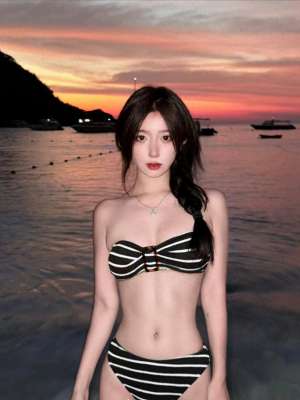 斗鱼最美美女主播(主播呆妹儿小霸王，比基尼造型太火辣，让你大呼美得不可思议)