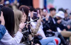 b站女主播cos5000(福利姬刚进B站1天被封，UP搞擦边一天涨粉上万，妹子请自重)