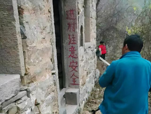 封门村真的“闹鬼”吗?主播夜探过程中报警求救,他遇到了什么?