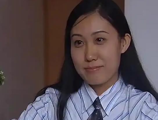天才少女陨落记:11岁上央视,21岁未婚生三娃,如今蜗居铁皮屋