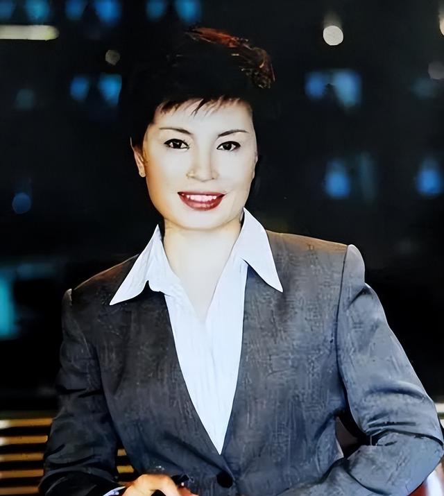 央视国脸李瑞英:稳坐主播28年,却因儿子坠楼,被批“六亲不认”