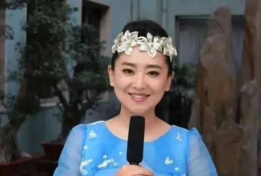 央视的十大美女主持人,被誉为频道的“当家花旦”