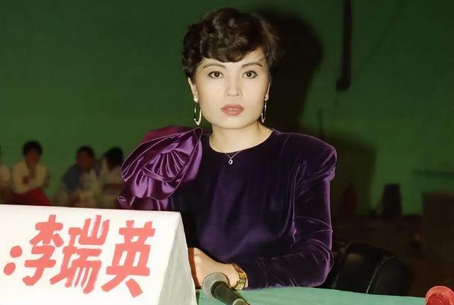 央视国脸李瑞英:稳坐主播28年,却因儿子坠楼,被批“六亲不认”