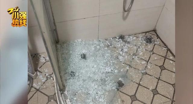 女主播洗澡时“嘭”的一声!“天呐,我一直被夸腿好看的…”