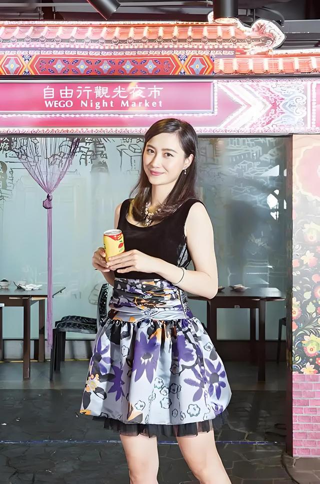 36岁珠江台美女林彬:气质不输年轻时的徐洁,早已结婚生女很幸福