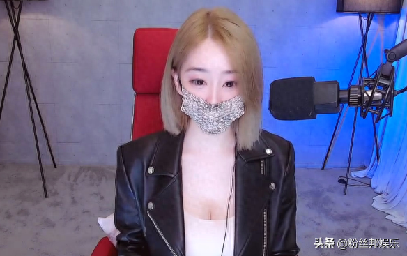 斗鱼“蒙面舞姬”搞气氛,直播唱“老公Rap”,被超管封禁黑屏