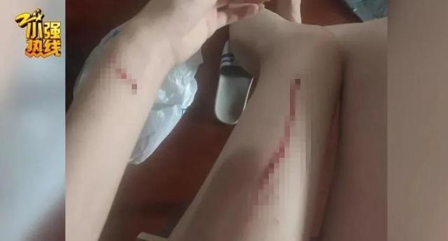 女主播洗澡时“嘭”的一声!“天呐,我一直被夸腿好看的…”
