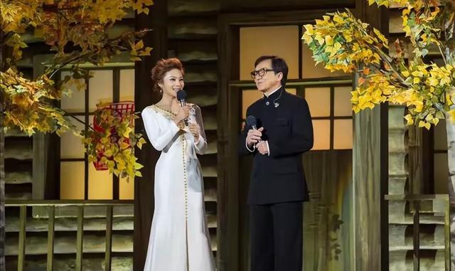 央视的十大美女主持人,被誉为频道的“当家花旦”