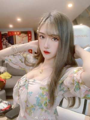 斗鱼女主播罩杯(红圈盘点：深夜车神腐团儿，长腿太诱人)