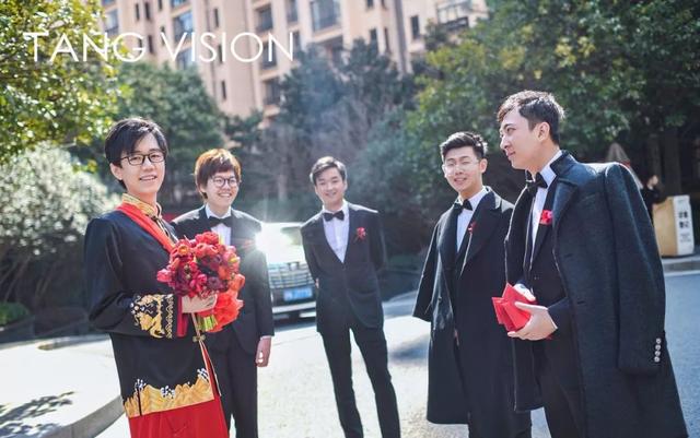 让王思聪低头做“小弟”的主播“酒神”,被爆恋童癖、教唆吸毒…