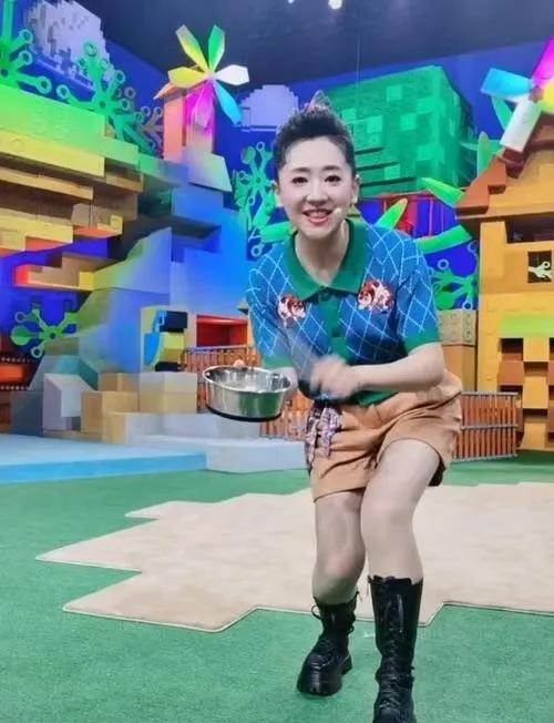 央视的十大美女主持人,被誉为频道的“当家花旦”