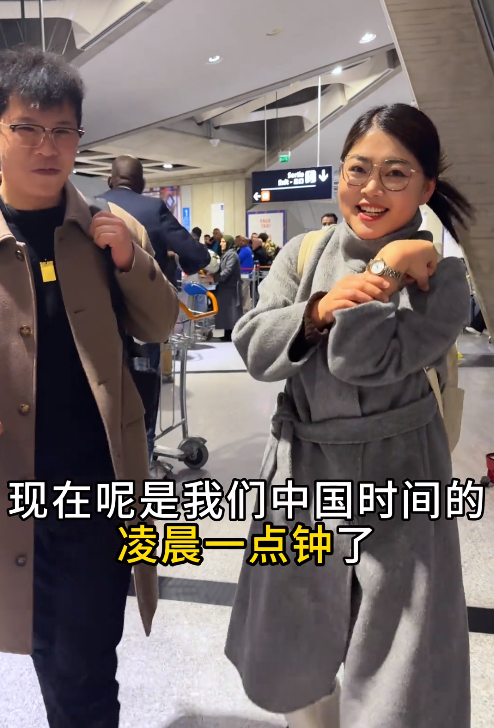 乡村小乔又飞法国带货,把二胎计划提上日程,网友:开始拼娃了?