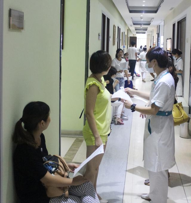 央视主持人王欢:电影频道一姐,曾和朱军搭档,42岁患癌遗憾离世