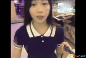 女主播 网吧(LOL战斗之夜美女在网吧直播关电脑 竟然被小哥)