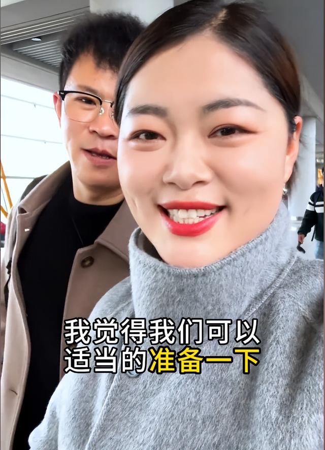 乡村小乔又飞法国带货,把二胎计划提上日程,网友:开始拼娃了?