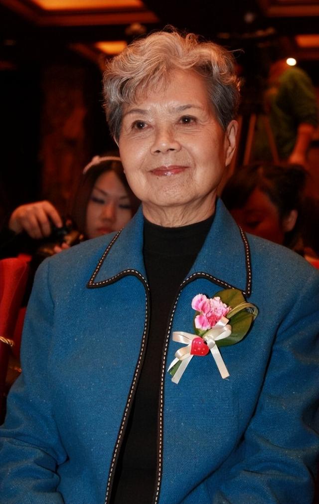 央视主持人王欢:电影频道一姐,曾和朱军搭档,42岁患癌遗憾离世