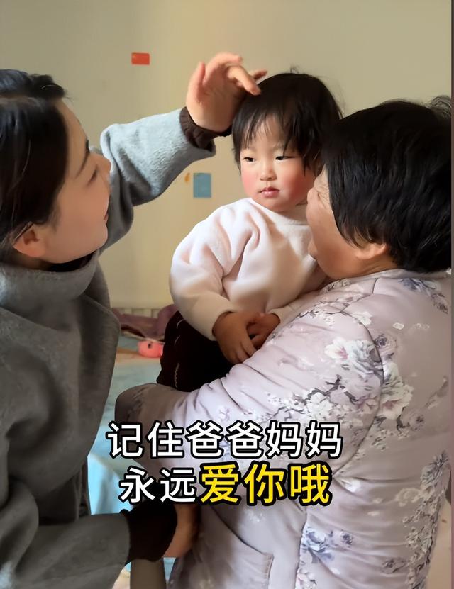 乡村小乔又飞法国带货,把二胎计划提上日程,网友:开始拼娃了?