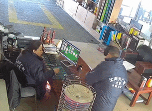 罐装饮料爆炸插进天花板！饮料不能这样加热