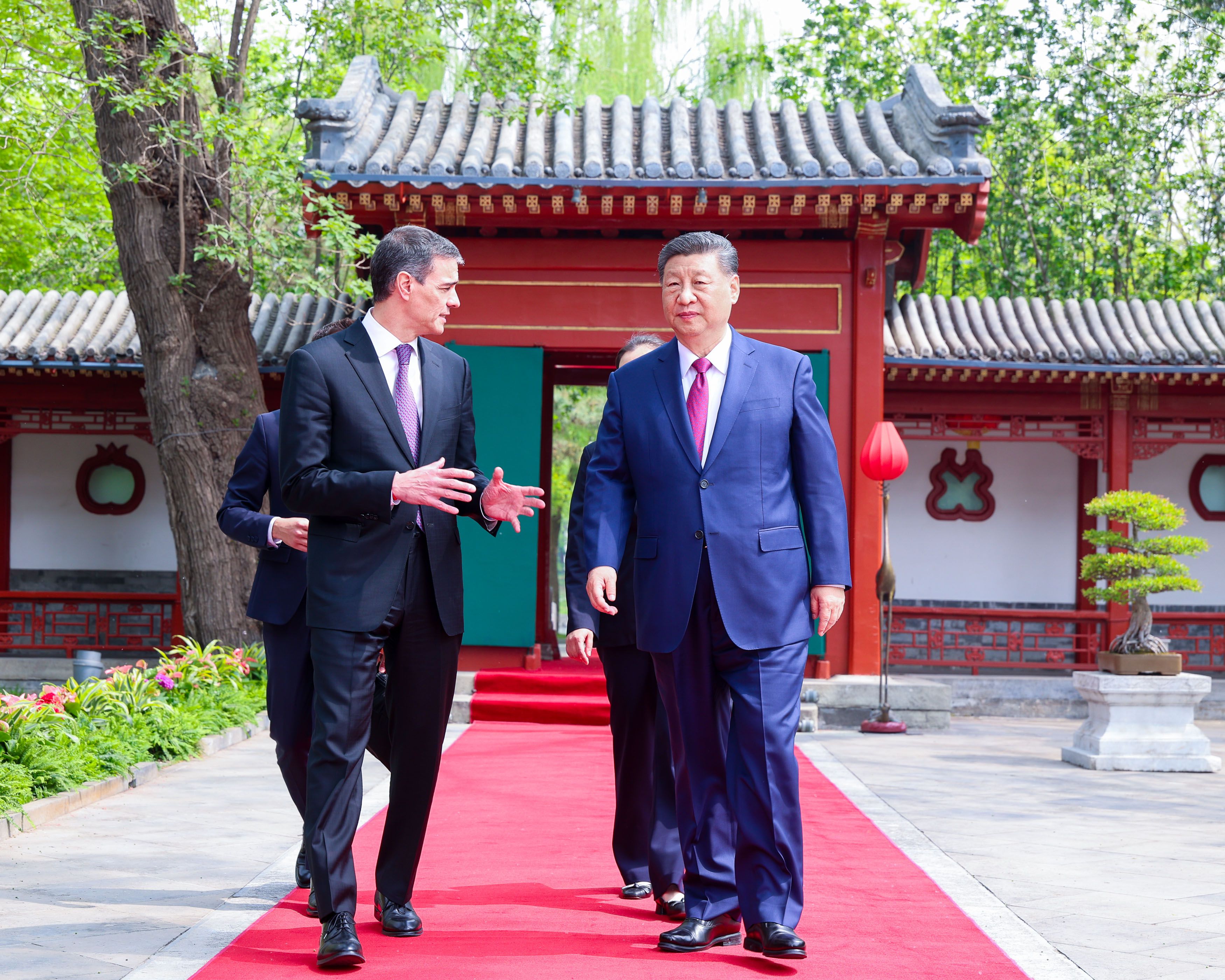 联播+丨三年三访 西班牙首相为何如此重视中国?