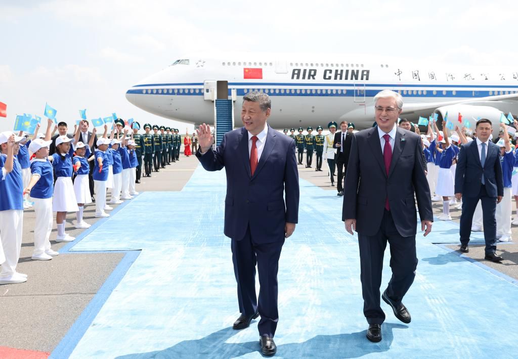 高清大图丨习主席在阿斯塔纳的精彩瞬间