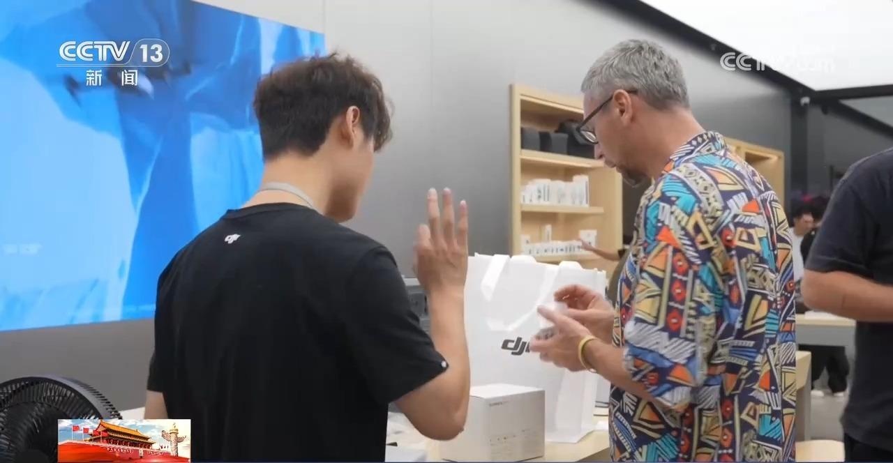 从“中国游”到“中国购” 外国游客在中国都有哪些“心头好”